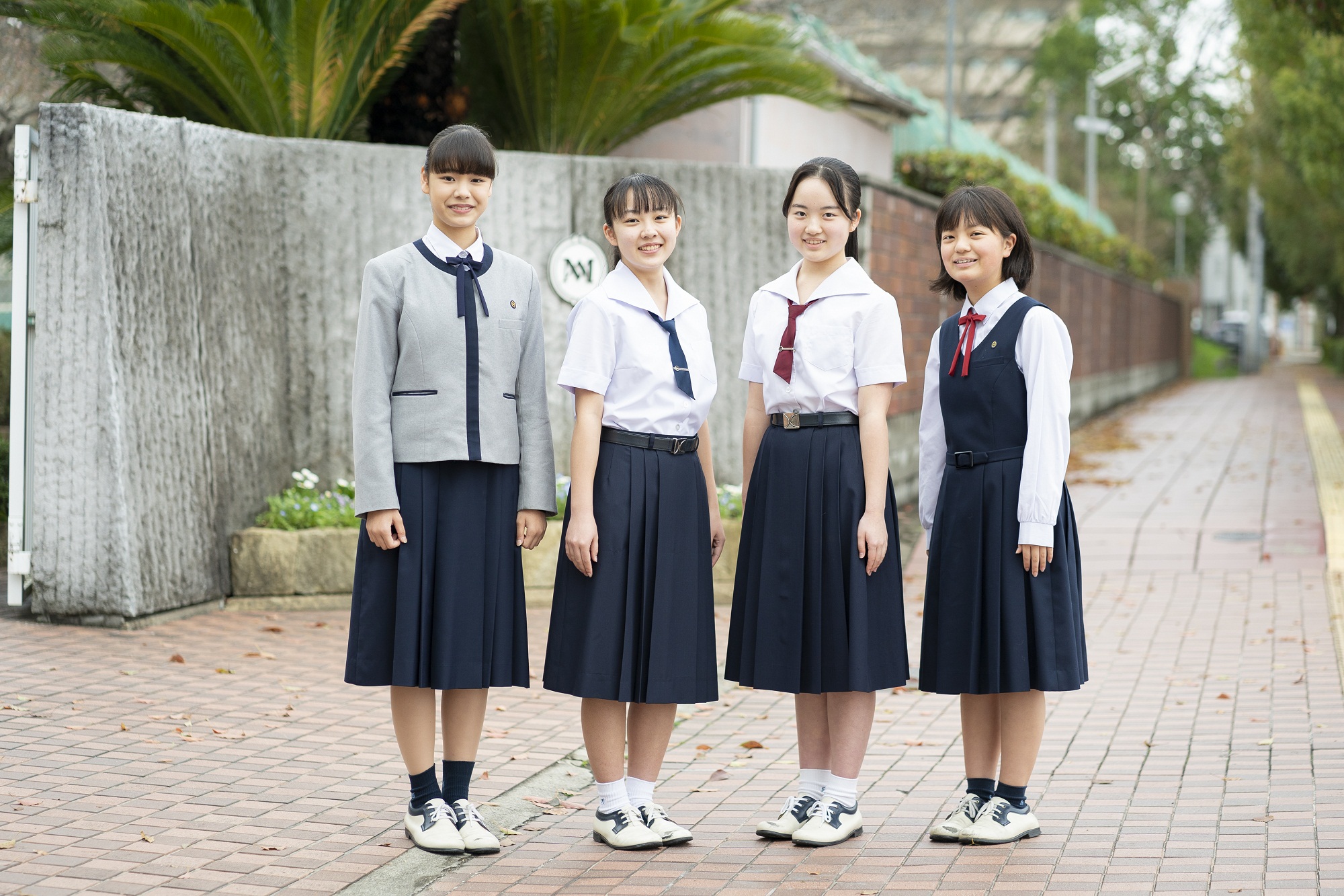 中学、高校一貫制服　本物 制服図鑑〜女子校〜｜中学図鑑編集部｜【中学図鑑 | ラコモ】